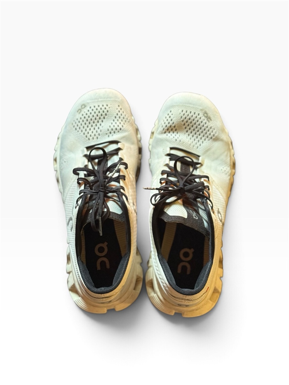 On Running Men's White and Black Lace-Up Running Sneakers